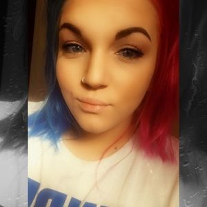 Meet your Posher, Cassandra